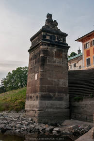 Schloss Pillnitz, westliche Sphinx an der Freitreppe zur Elbe