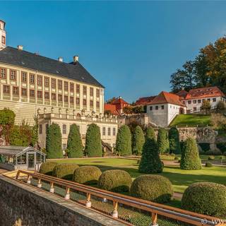 Schloss Weesenstein, Vorschloss am Berghang (re)