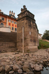 Schloss Pillnitz, östliche Sphinx an der Freitreppe zur Elbe