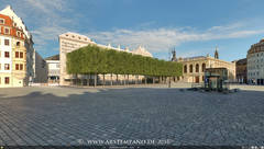 Blick vom Denkmal König Freidrich August II. auf den Neumarkt Dresden